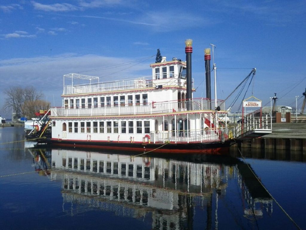 boat cruise erie pa