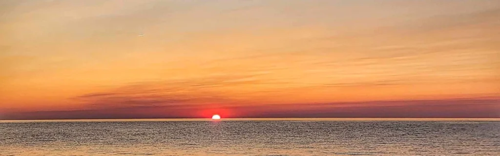 Clement's Lake Erie Cottages - Sunset at Woodmere Beach on Lake Erie
